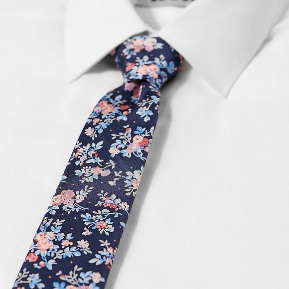 Skinny Blue Floral Patterned Silk Tie - Picture 2 of 8